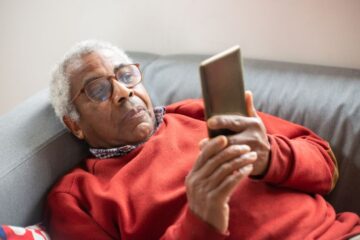 Your Smartphone Might Be Aging You Faster—Here’s Why